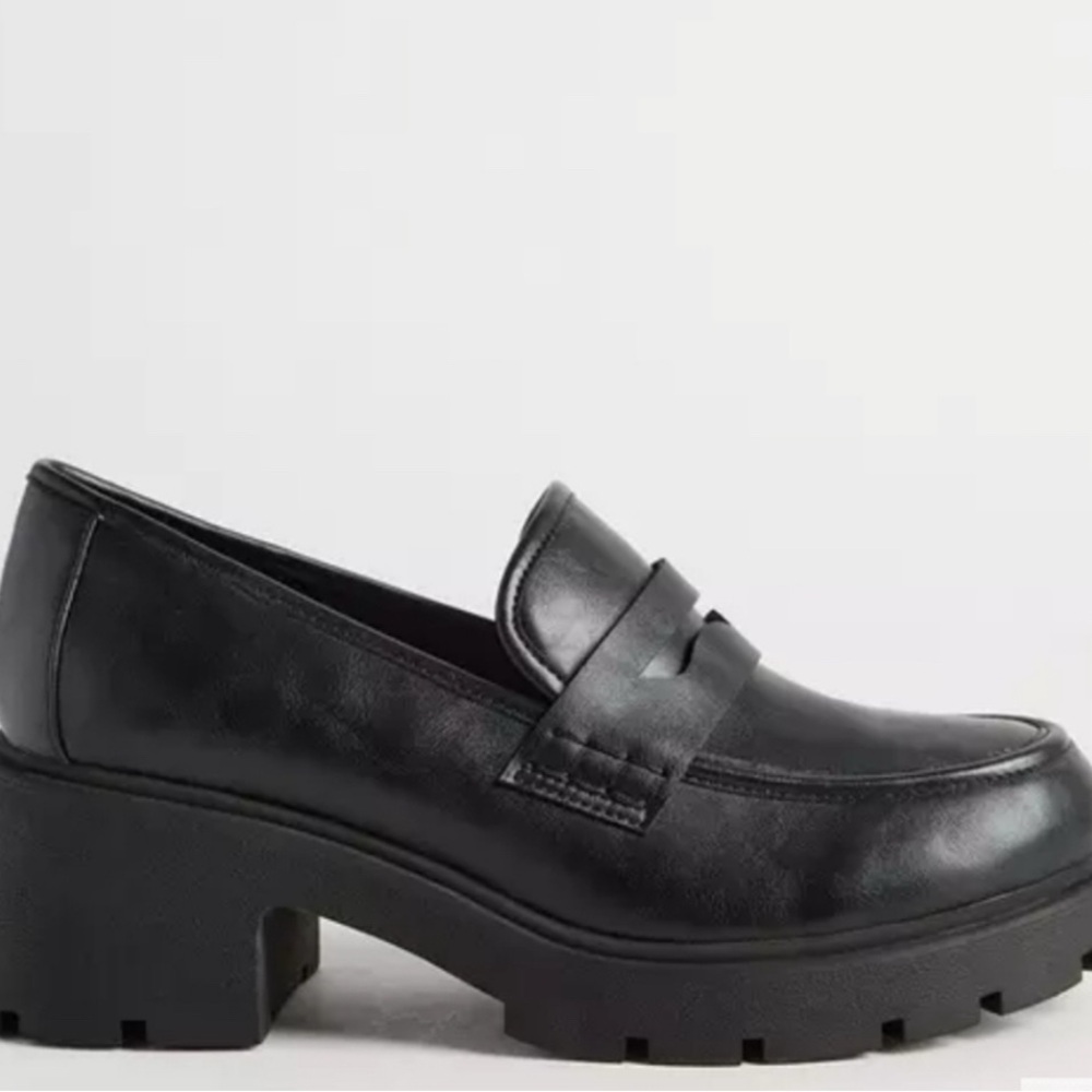 torrid Black Chunky Lug Heel Penny Loafers fit like 9.5! - Picture 2 of 3